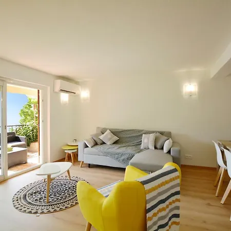 With Terrace Above The Sea Διαμέρισμα